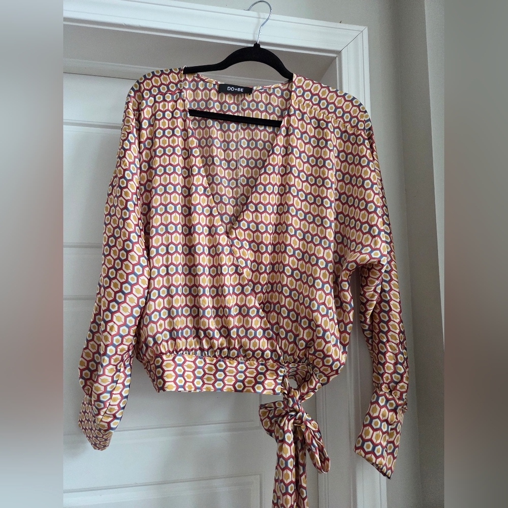 DO+BE Women's Geometric Wrap Style‎ Top With Tie